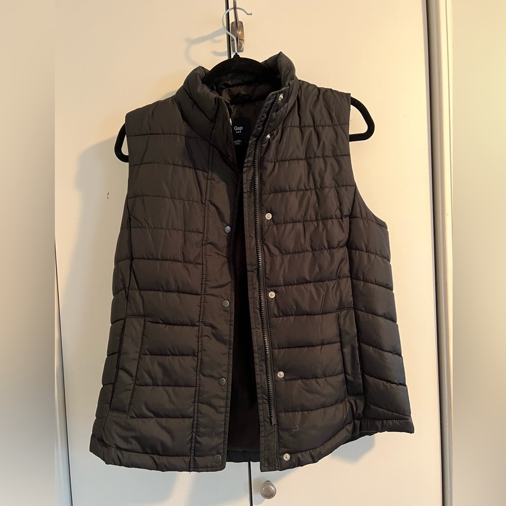 Black puffer vest